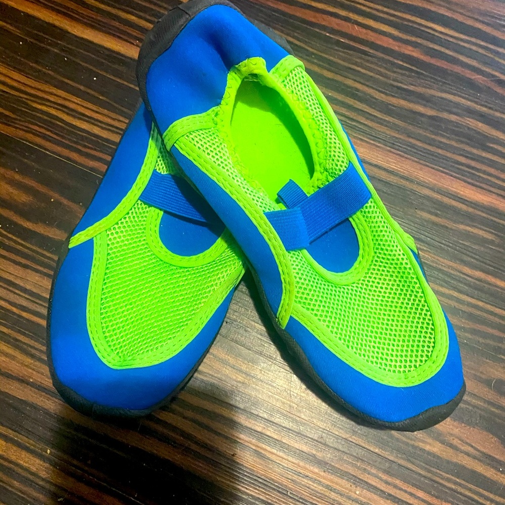 Brand new without tags boys water shoes size 4-5